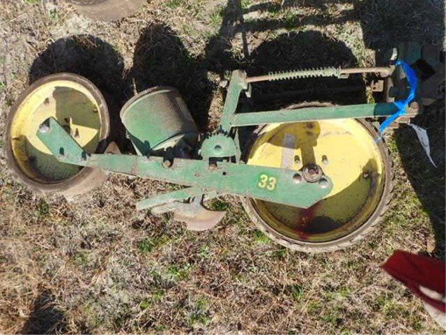 John Deere 33 Planter Vegetable