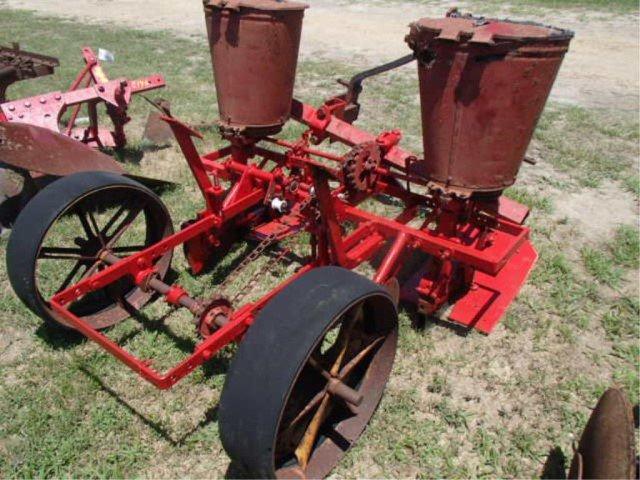 Massey Ferguson 2 Row Planter no Fertilizer