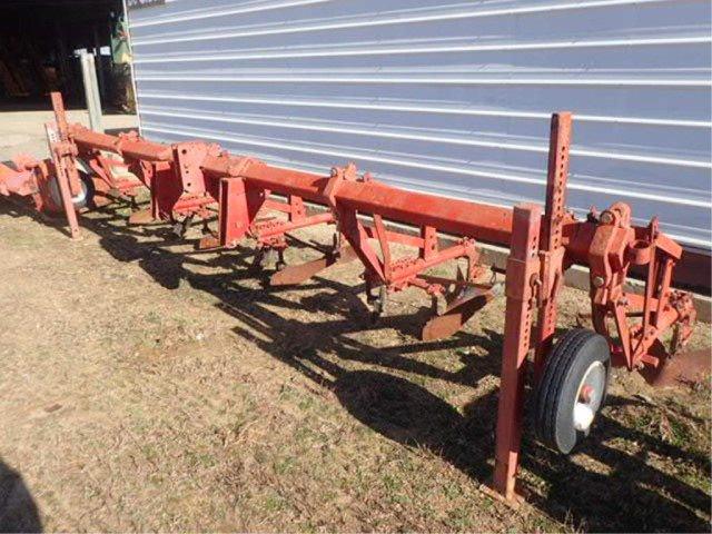 Hilling Plow w/Middle Busters, 4 Row 48"