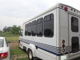 2005 Ford E350 Super Duty Shuttle Bus