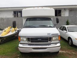 2005 Ford E350 Super Duty Shuttle Bus