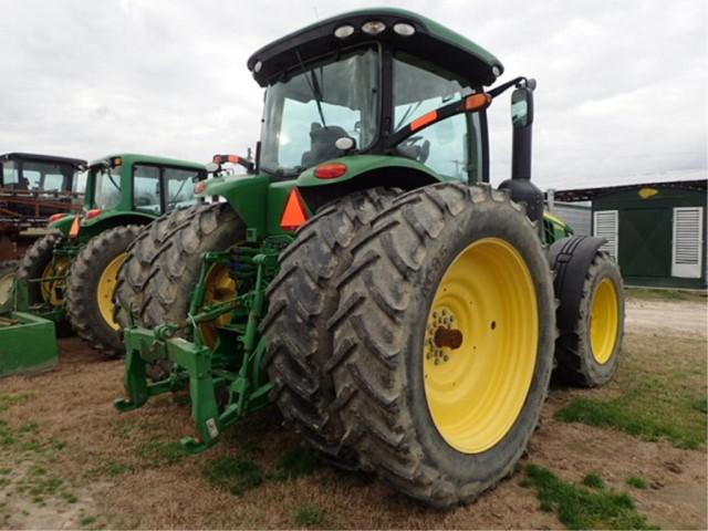 John Deere 8260R 4x4 Tractor