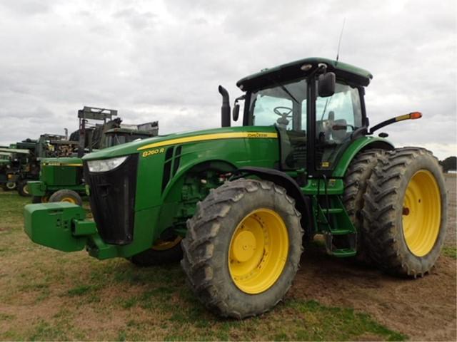 John Deere 8260R 4x4 Tractor