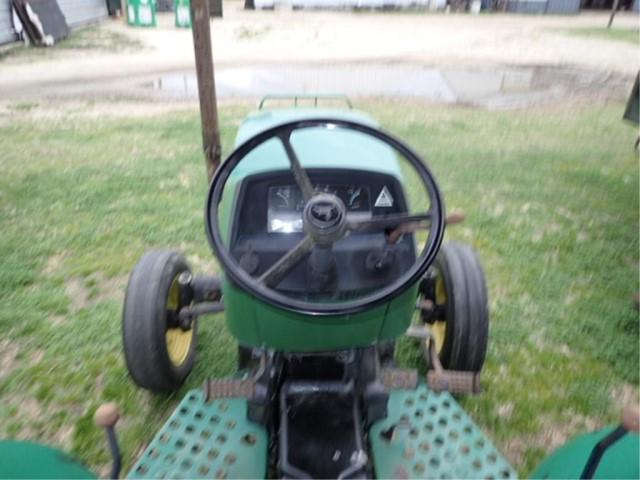 John Deere 5200 Tractor 2 Wheel Drive