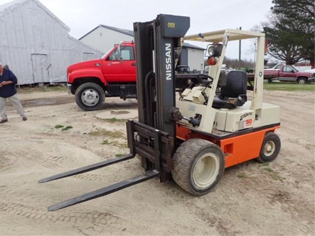 Nissan Endura 50 Fork Lift 5000 pounds