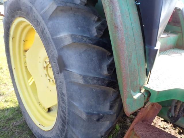 John Deere Tractor (WILL RUN-WILL NOT MOVE)