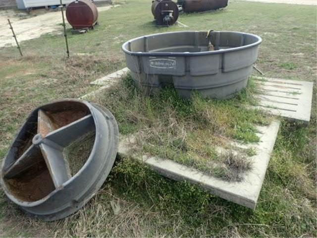 300 Gallon Water Trough w/ Cement Slabs