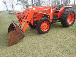 Kubota M4700 Tractor, 4 WD