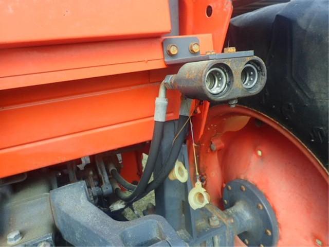 Kubota M4700 Tractor, 4 WD