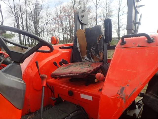 Kubota M4700 Tractor, 4 WD