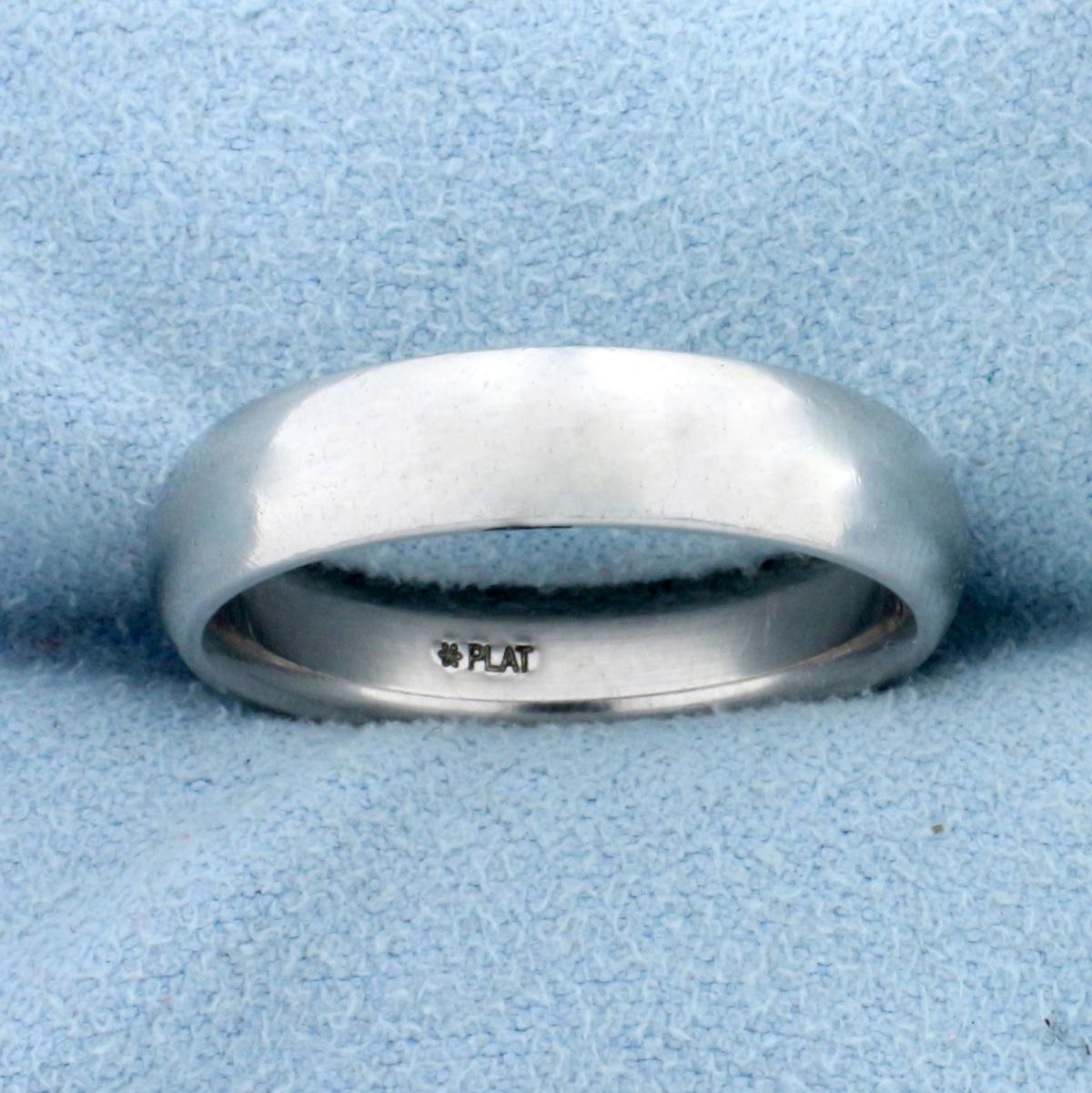 Classic Wedding Band Ring In Platinum