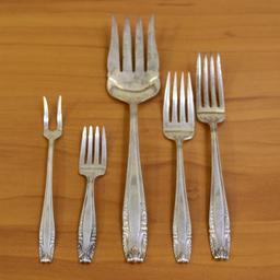 Wallace Stradivari Eighty Eight Piece Sterling Silver Flatware Set