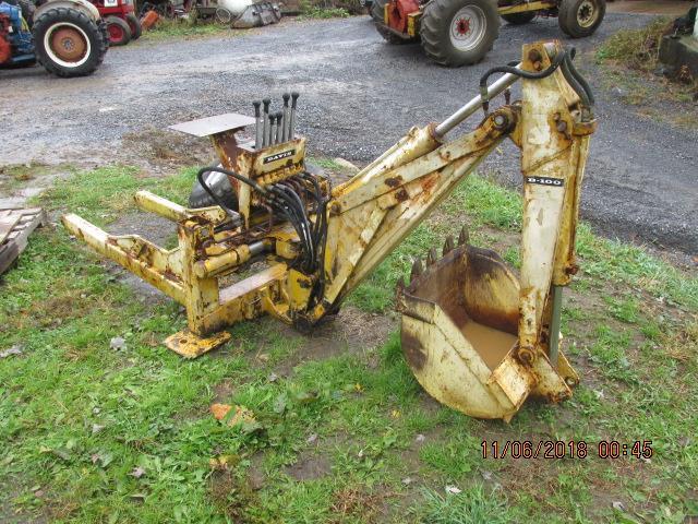 Davis D-100 backhoe w out riggers and mounts