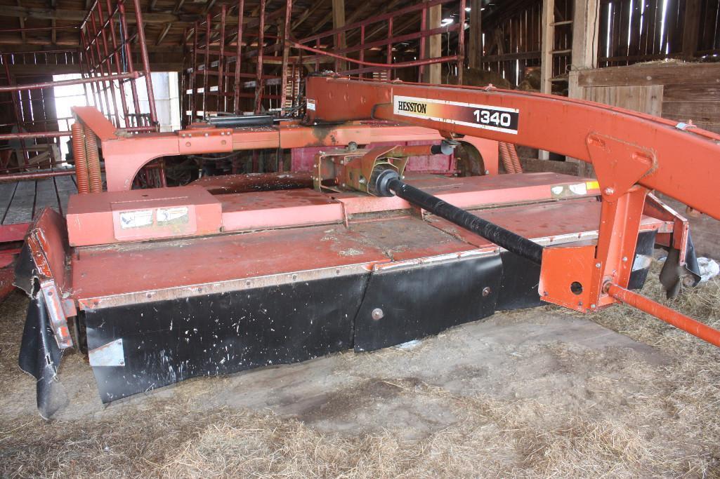 Hesston 1340 center pivot discbine,