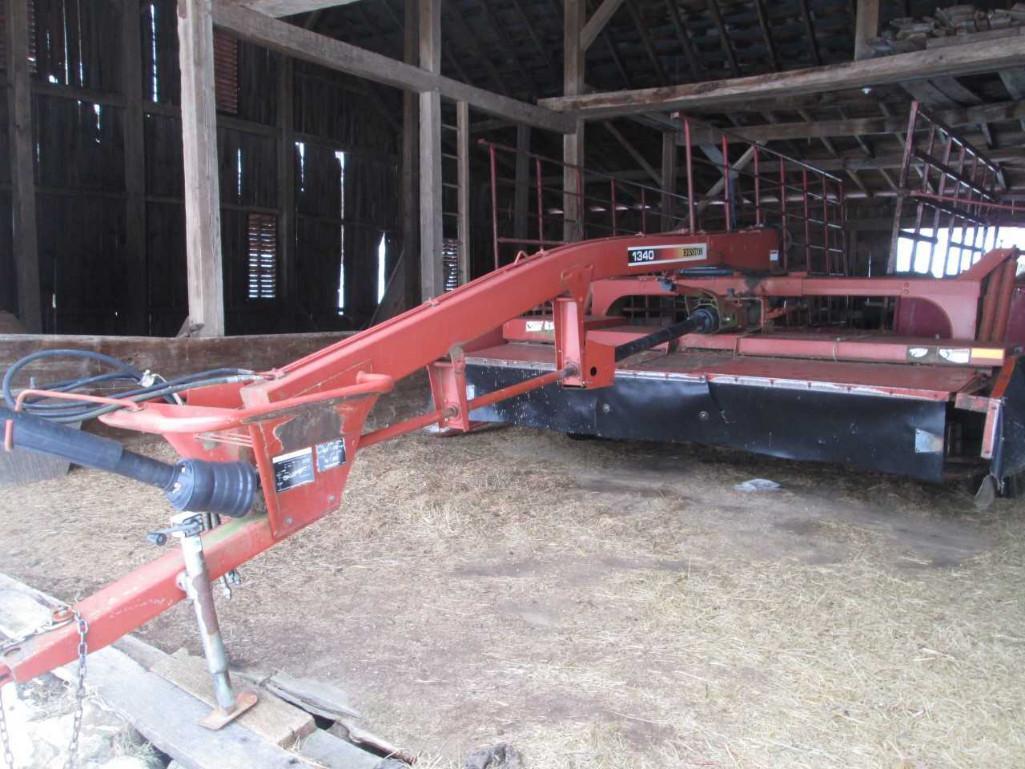 Hesston 1340 center pivot discbine,