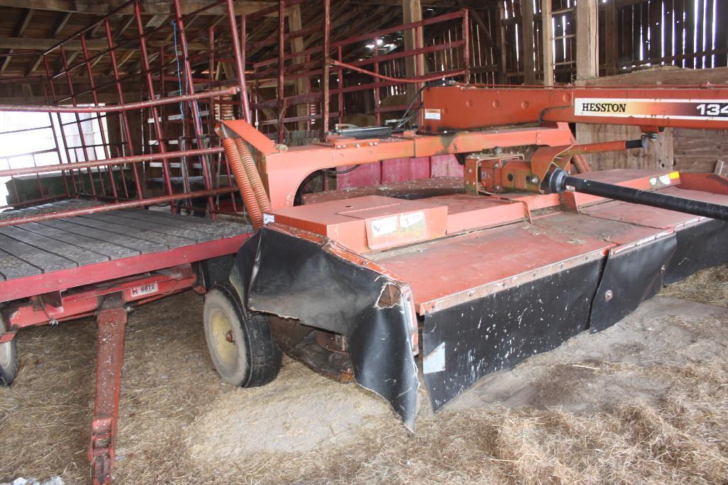 Hesston 1340 center pivot discbine,