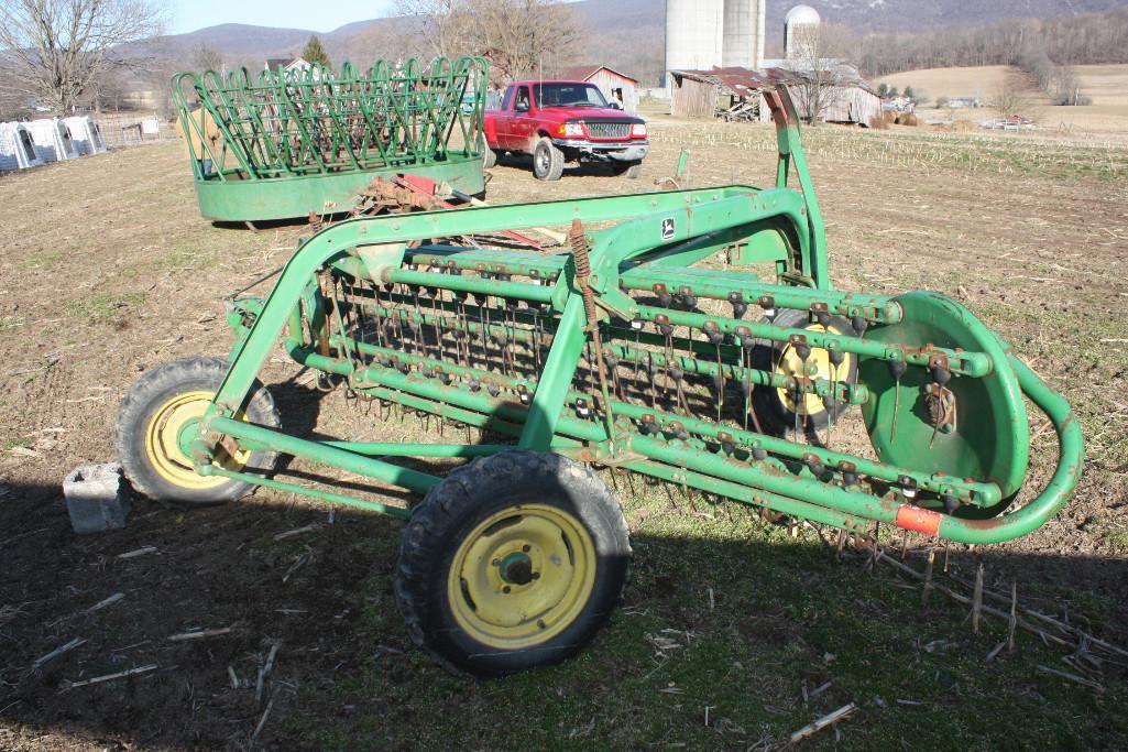 JD 672 Bar rake