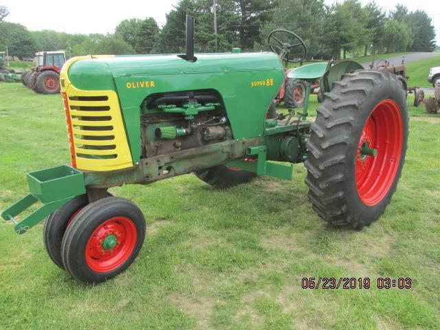 Oliver Super 88 farm class pulling tractor