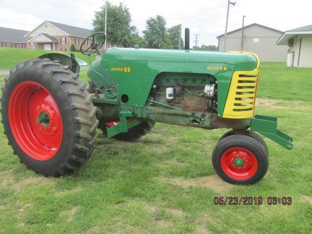 Oliver Super 88 farm class pulling tractor