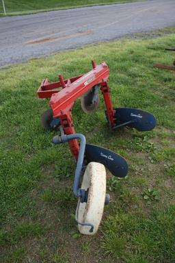 IH 211 fast hitch plow, restored