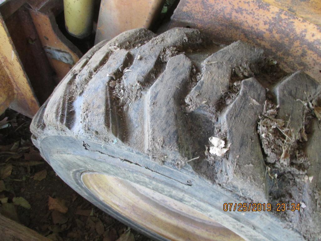 Case 1840 Skid steer, low hours, has been in shed and very nice.