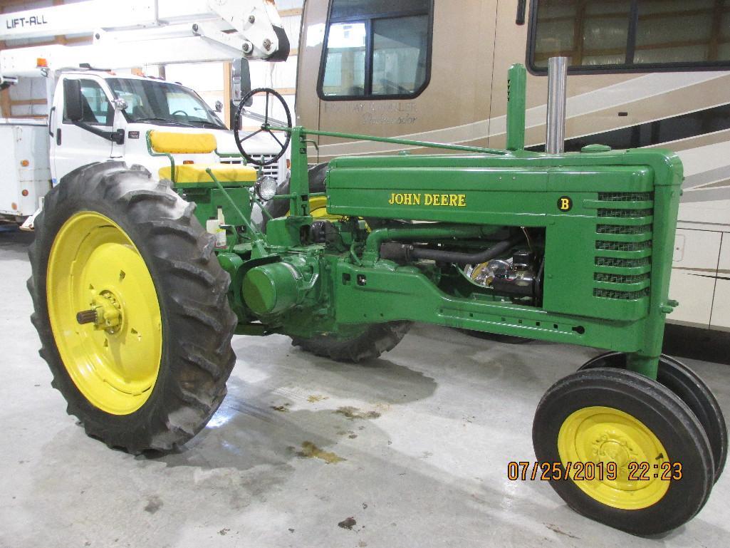 1952 JD Cyclone B fully restored, w/like new 12.4 X 38 tires