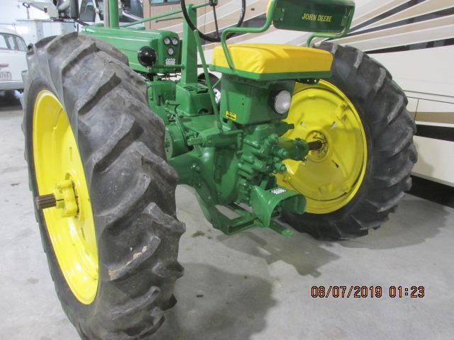 1952 JD Cyclone B fully restored, w/like new 12.4 X 38 tires