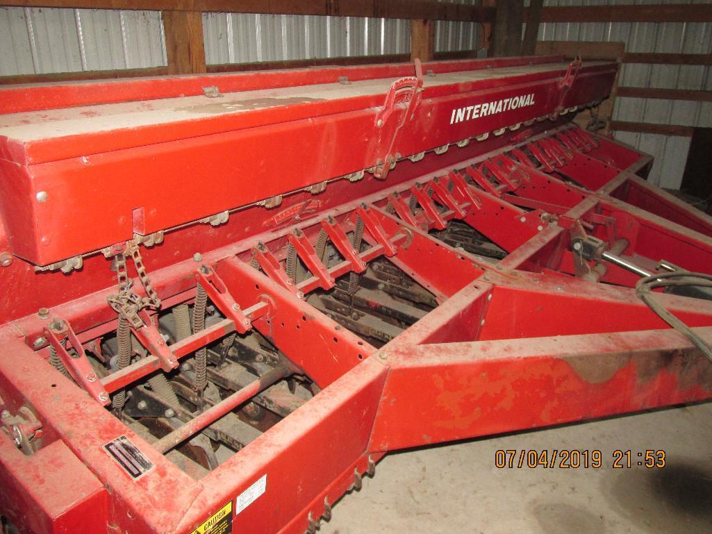 IH # 5100 seed drill with grass boxes, 21 hole X 7" spacing