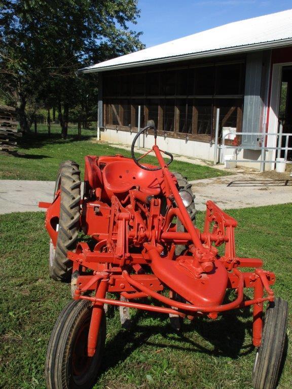 AC "G" with hydraulic and cultivator, nice clean tractor;