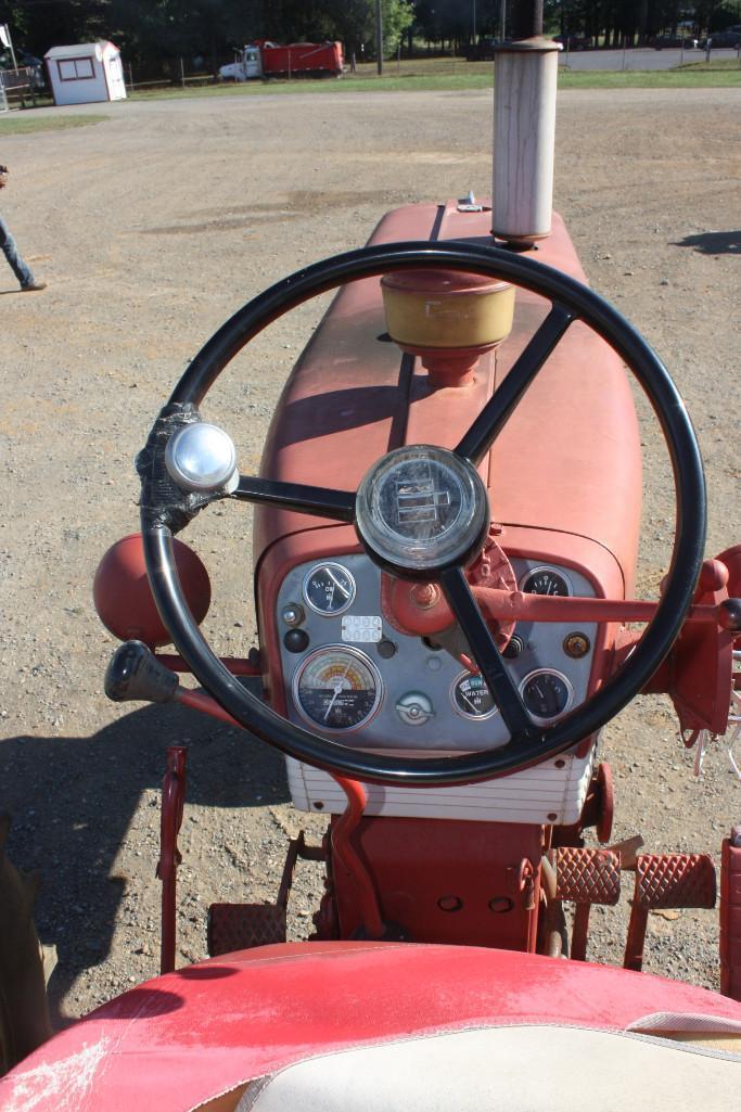 Farmall 460, PS, TA, fast hitch, good runner,