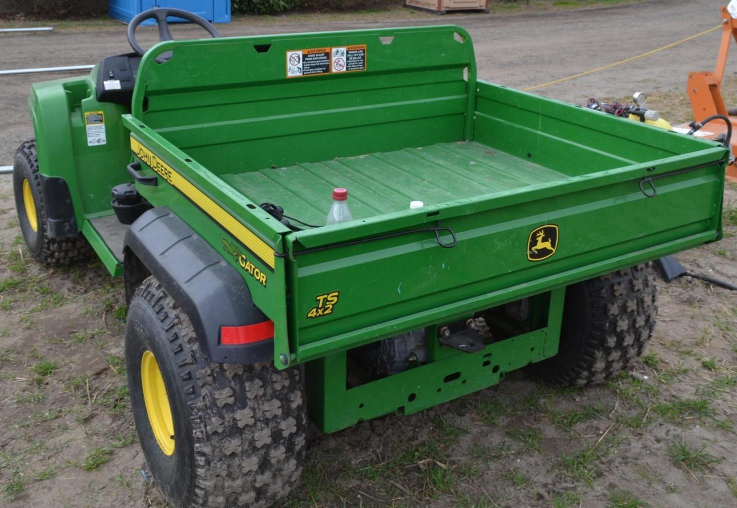 John Deere Gator 4x2