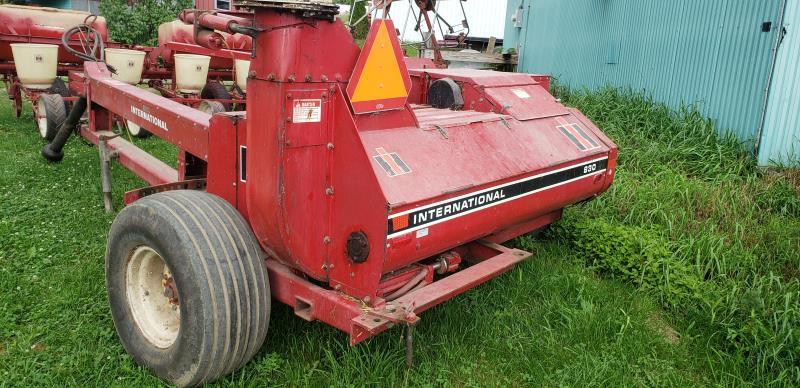 IH 830 trailer chopper