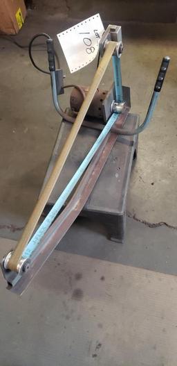 Belt sanding tool