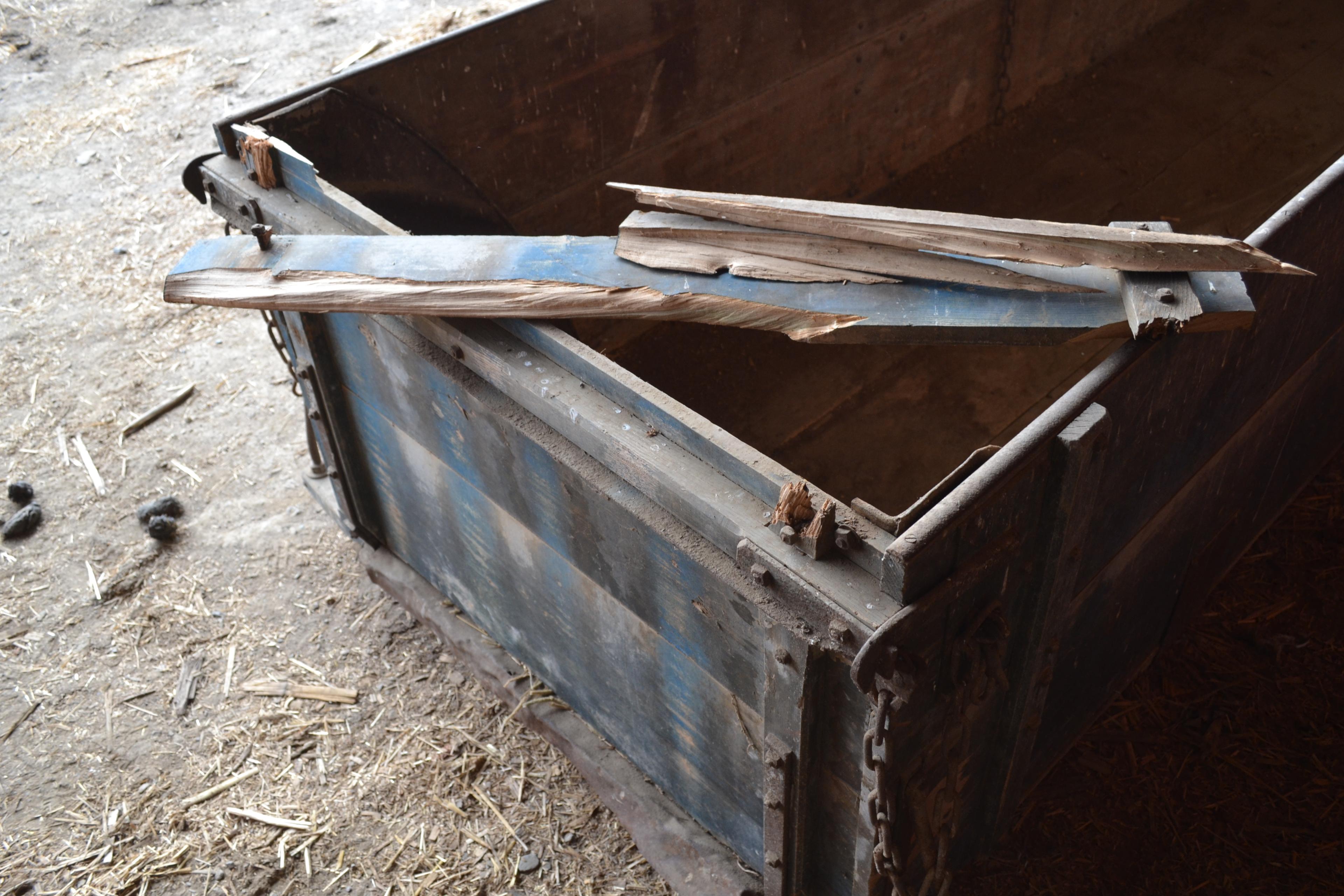 Wagon bed / corn box