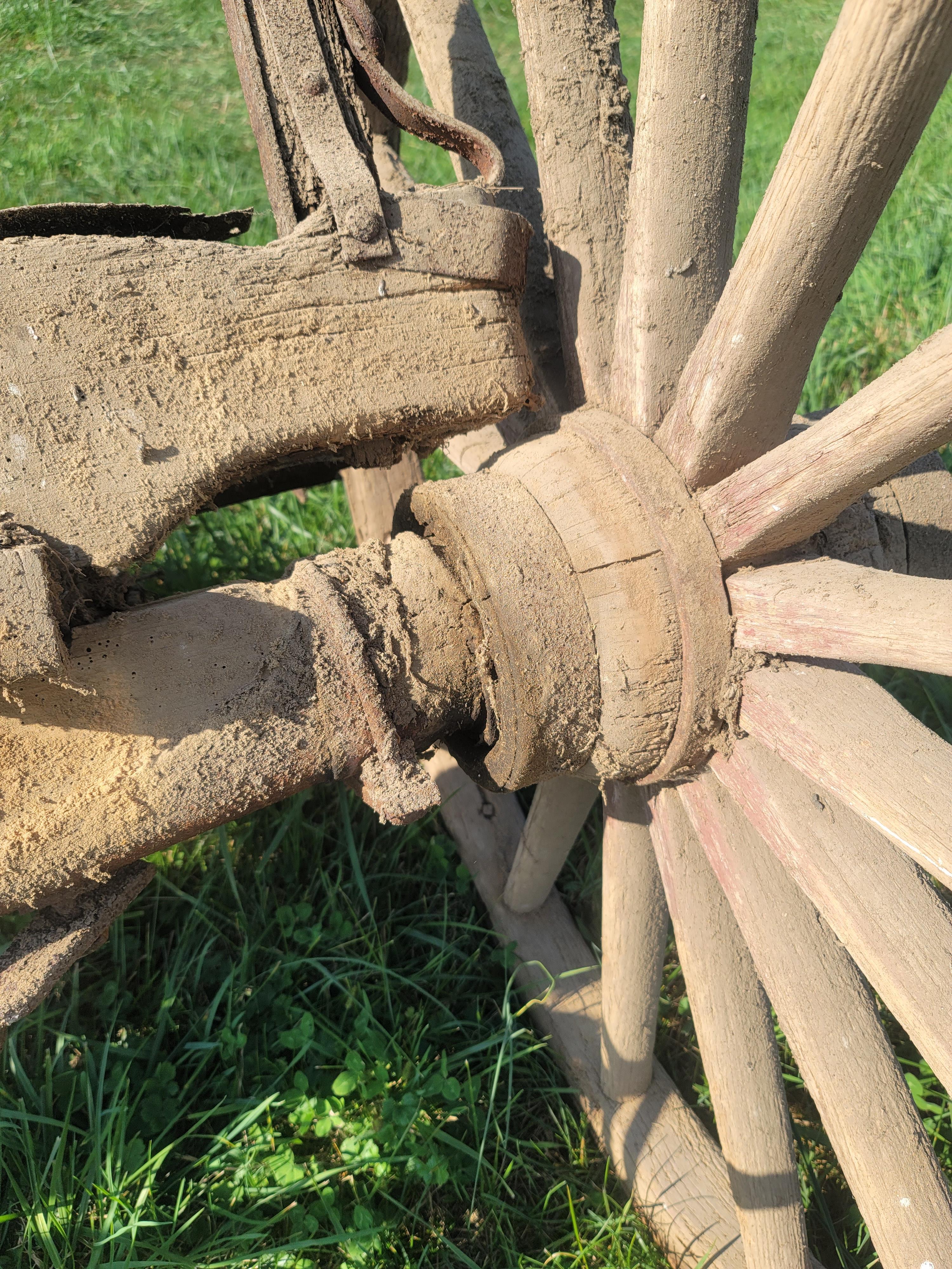 Axle w/ wooden wheels