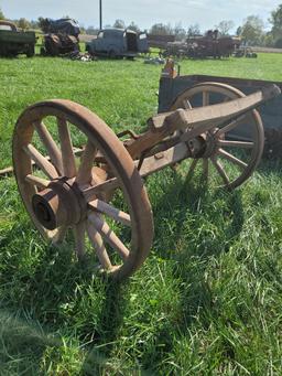 Heavy Duty axle w/ wooden wheels