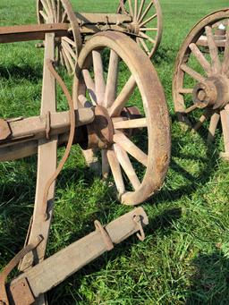 Heavy Duty axle w/ wooden wheels