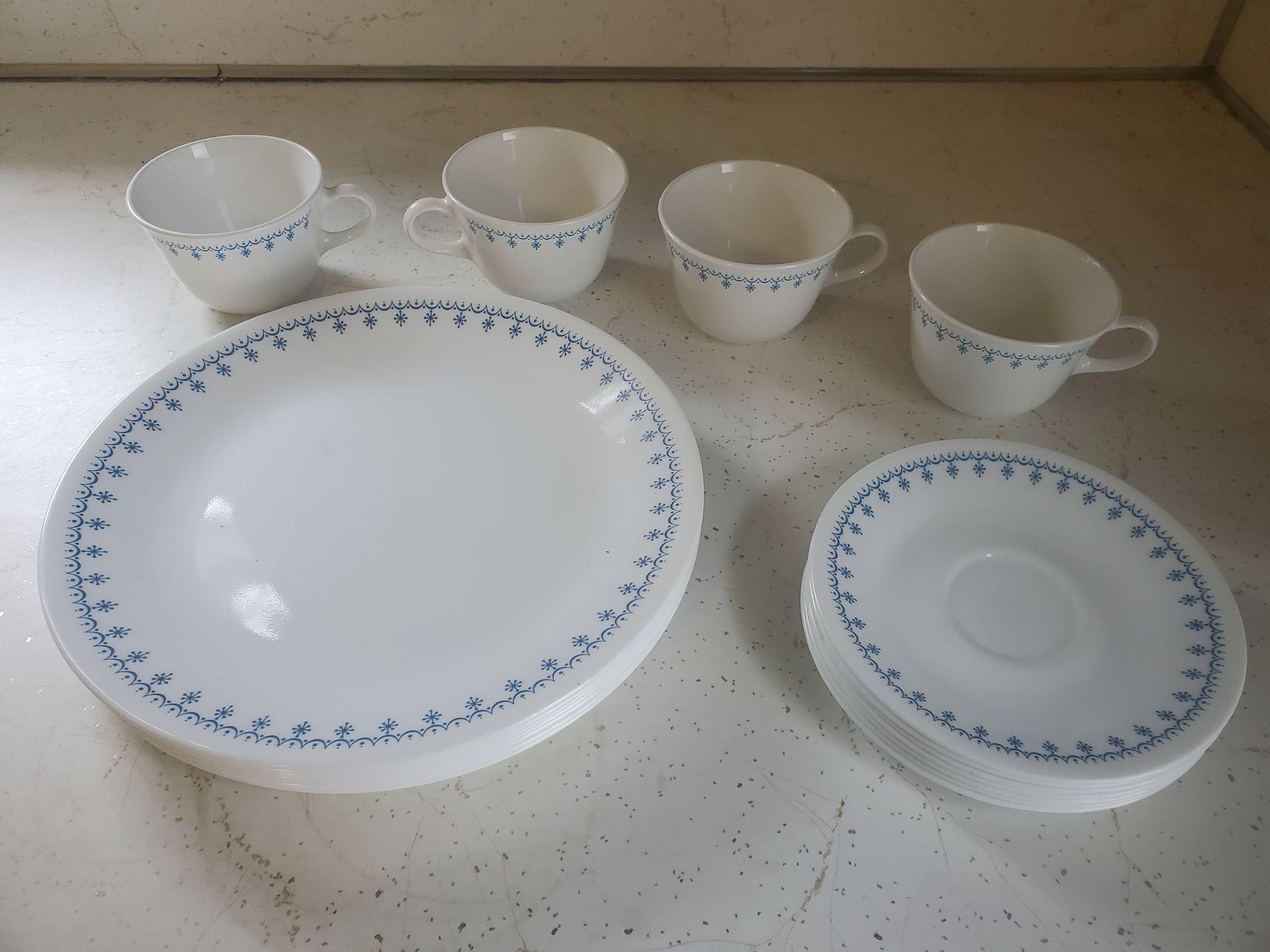 Lot of Corelle plates, saucers & cups