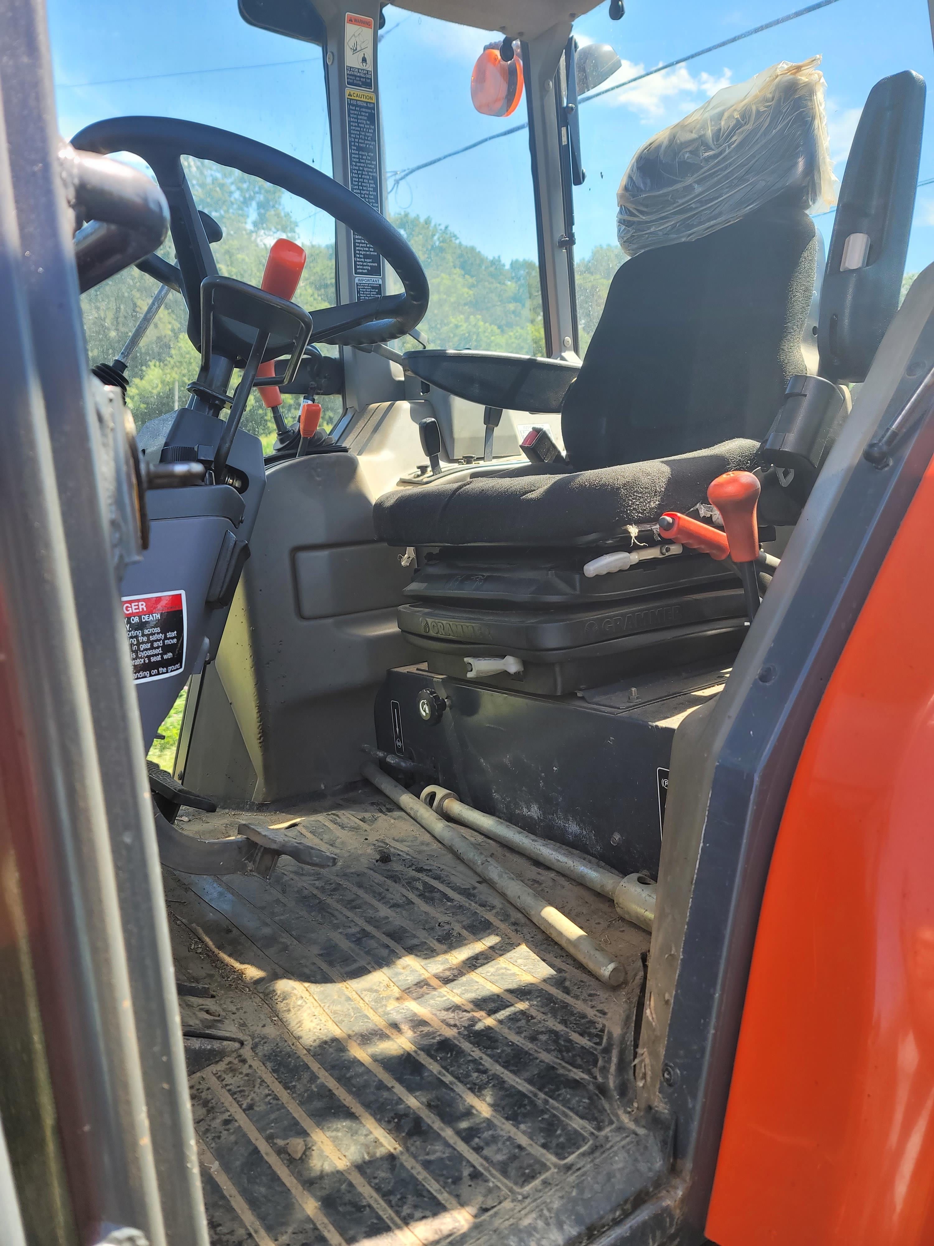 Kubota M105S w/LA1301S loader bucket.