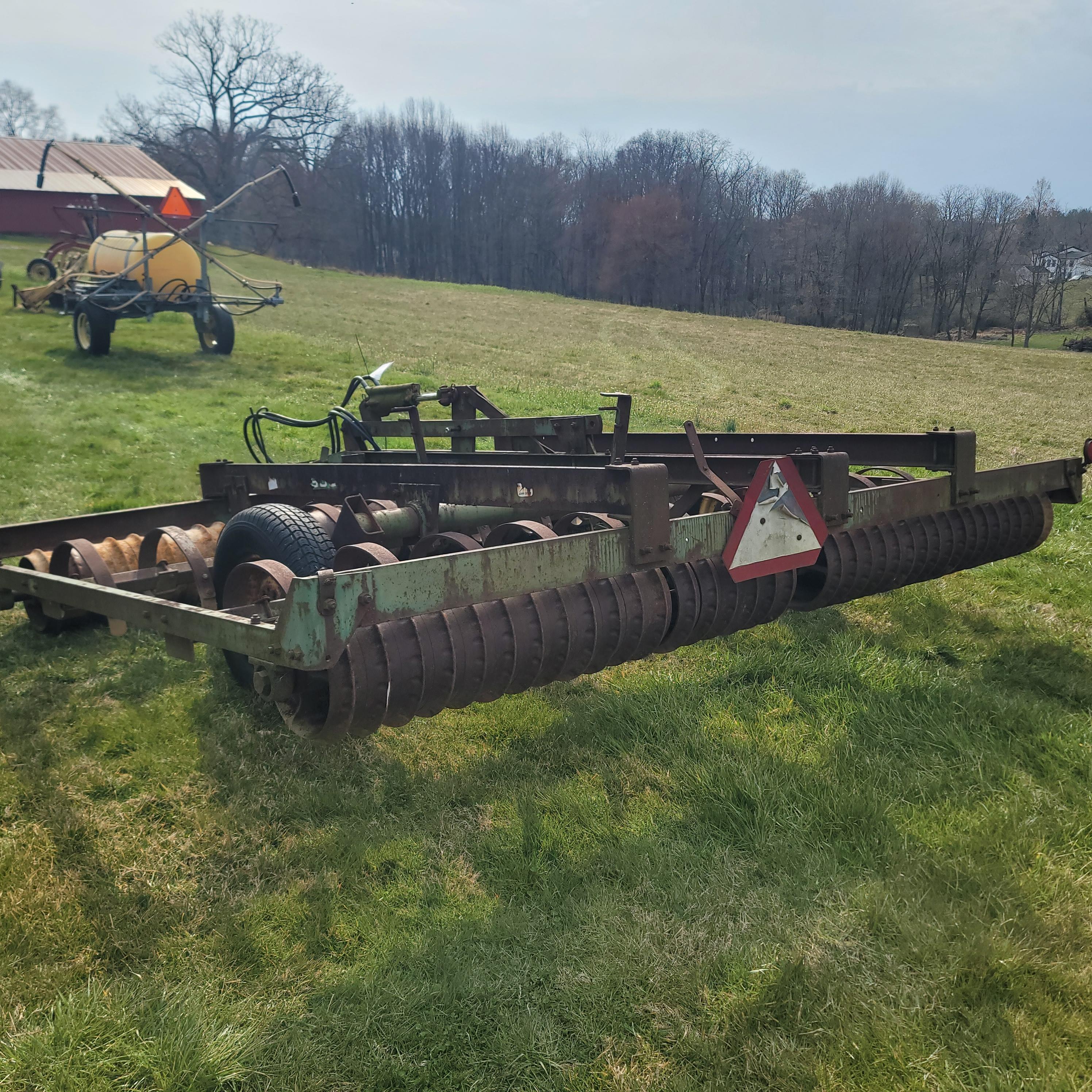 John Deere 950, 12 foot cultimulcher