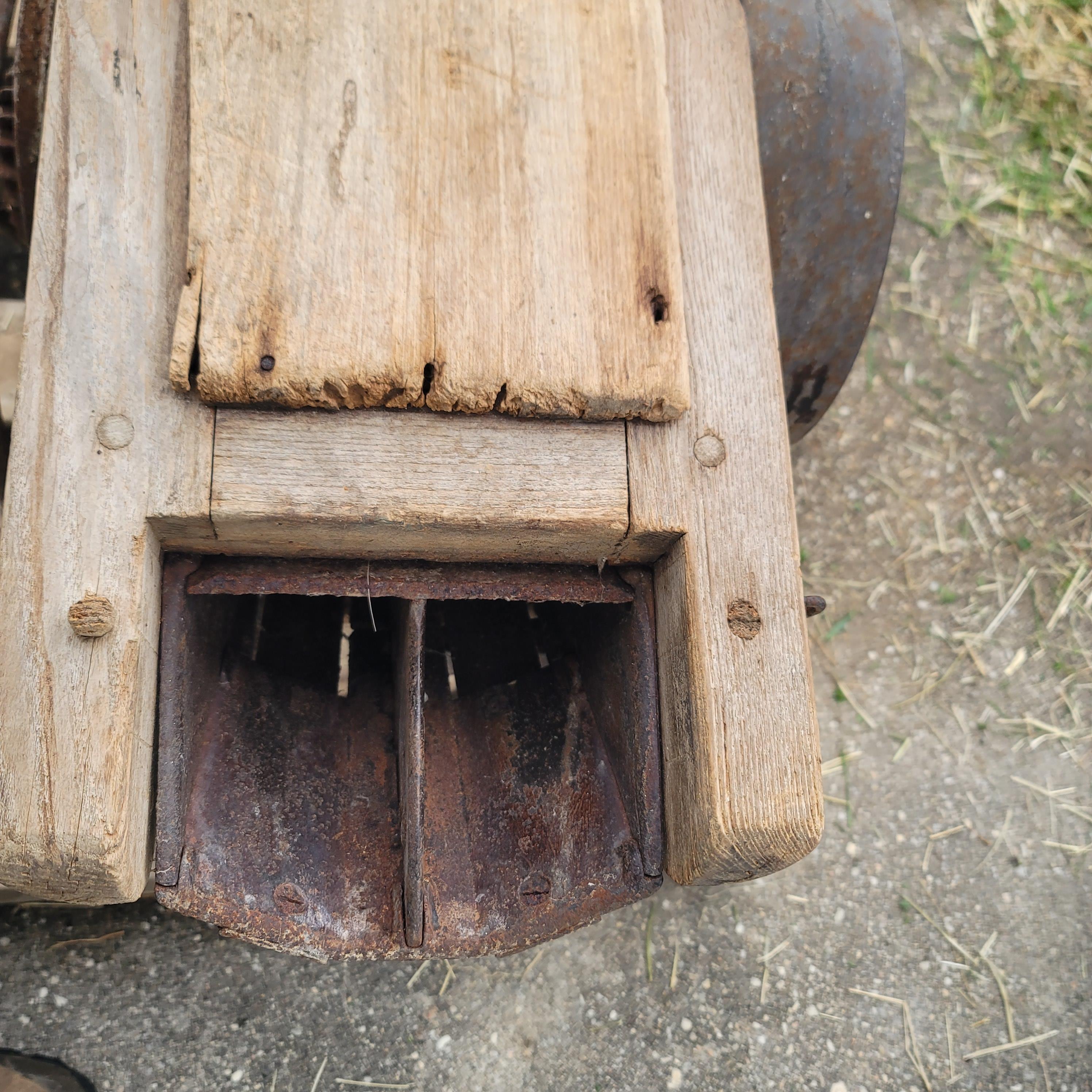 Two hole hand cranked corn sheller