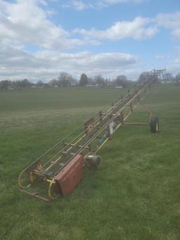 New Holland bale elevator w/transport.