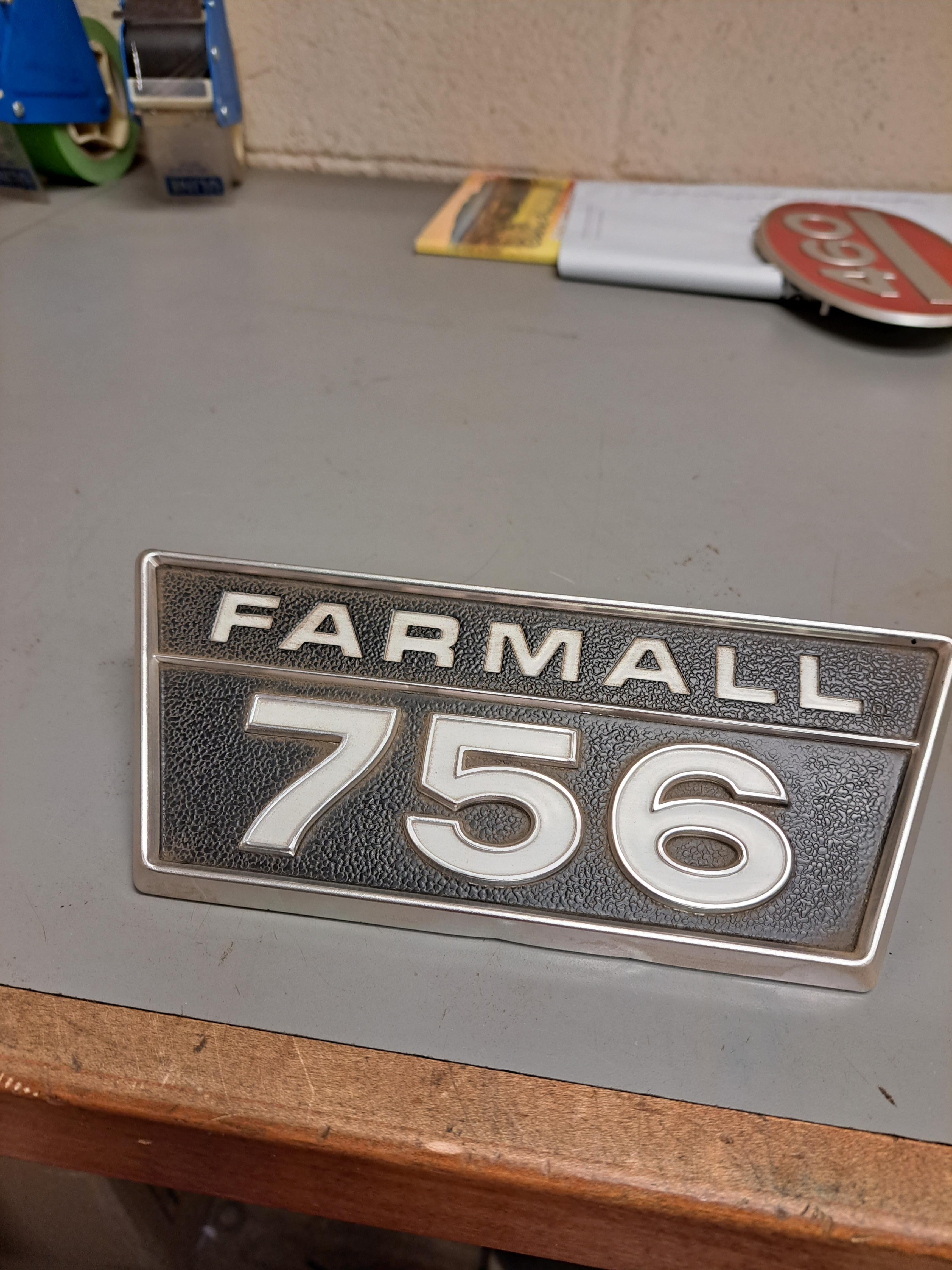 Farmall  756 emblem