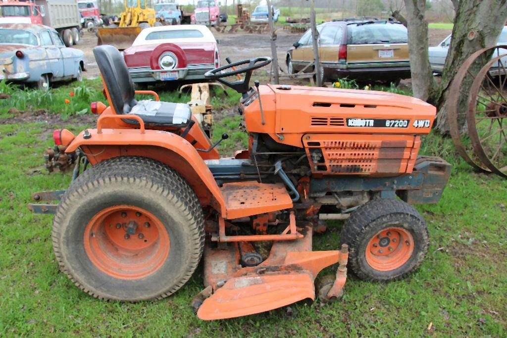 Kubota B7200 4wd mower with turf tires, 60" mower deck