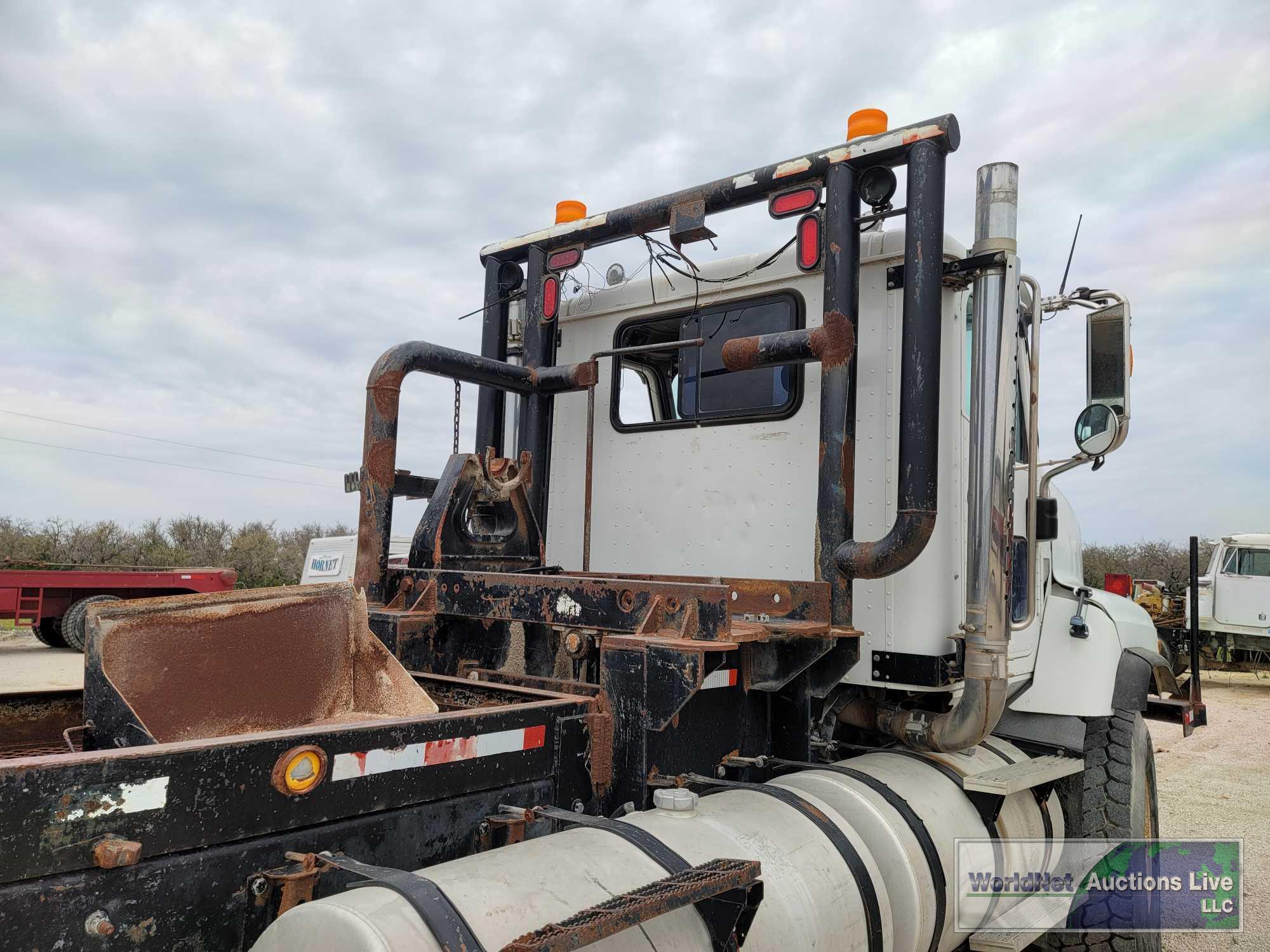 2002 International 5600i Truck, VIN # 1HTXHAST22J034297