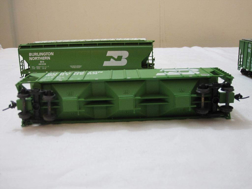 5 HO Scale Burlington Northern Train Cars including 4 hoppers and 1 boxcar with improved parts and