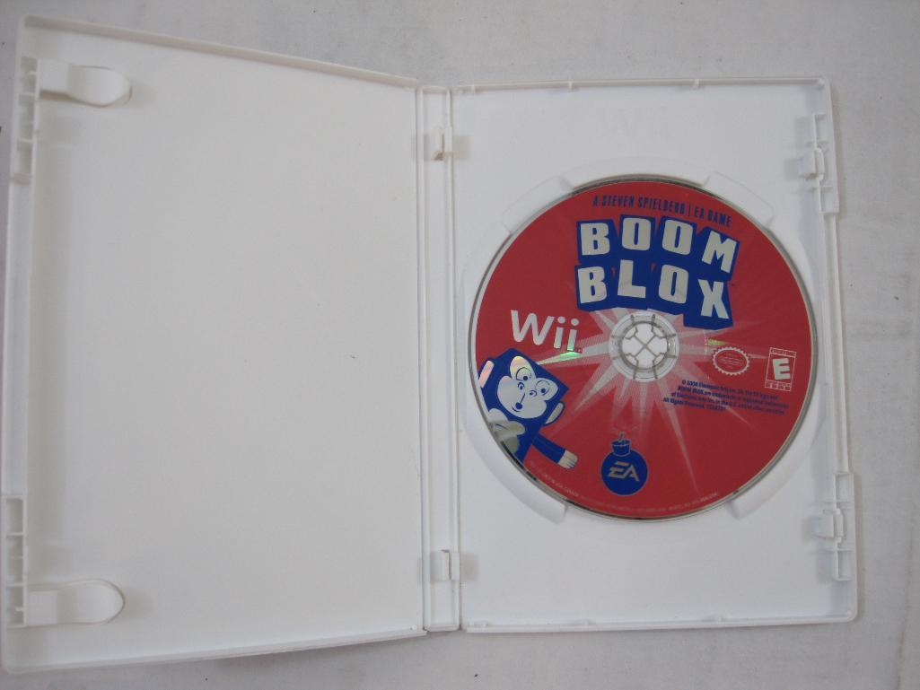 Two Wii Games including Boom Blox (2008) and Super Mario Galaxy (2007), 10 oz