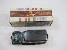 WIX Filters 1940 Ford Woody Wagon Diecast Model Car in original box, 1999 ERTL, 1 lb 8 oz