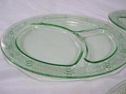 4 uranium green depression glass plates, 10 " in diameter