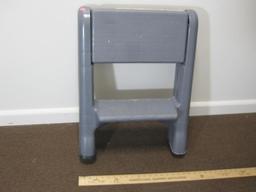 Sturdy Rubbermaid Folding Step Stool